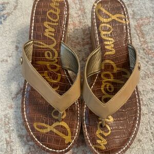 Sam Eldeman flip flops